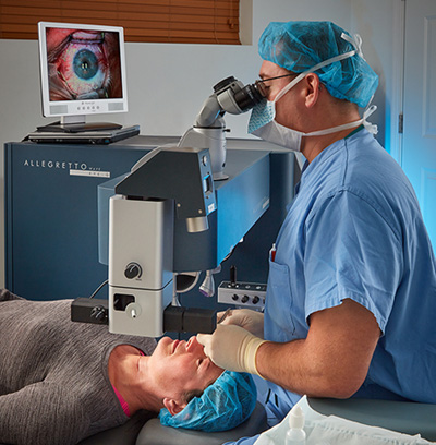 Dr. Buck performing LASIK to treat a patient.